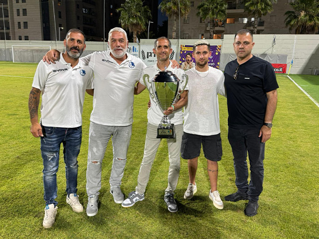 אנשי נשר. שמחים בסיום